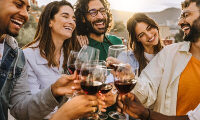 Évitez cette erreur d'étiquette commune et tacite lorsque vous buvez du vin en Europe