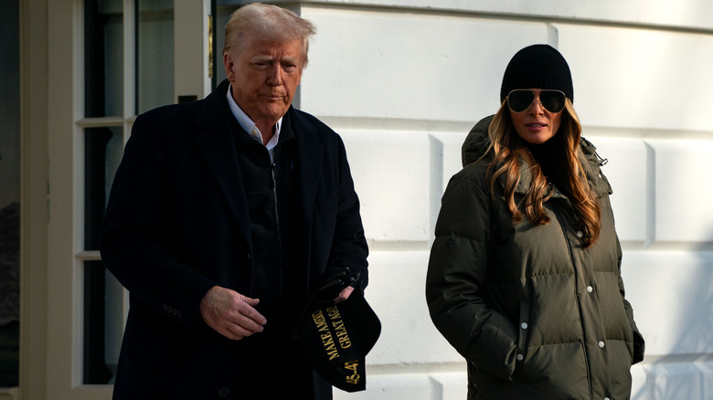 Donald et Melania Trump dans les manteaux d'hiver