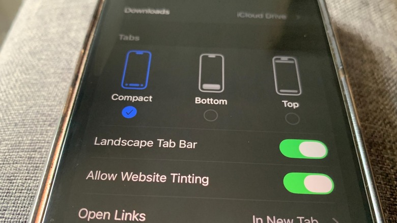 Section pour modifier le placement de la barre d'adresse safari dans les paramètres iOS 26