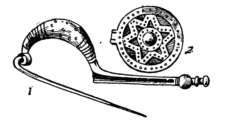 Une illustration antique d'une fibule, l'ancien précurseur de la broche de sécurité