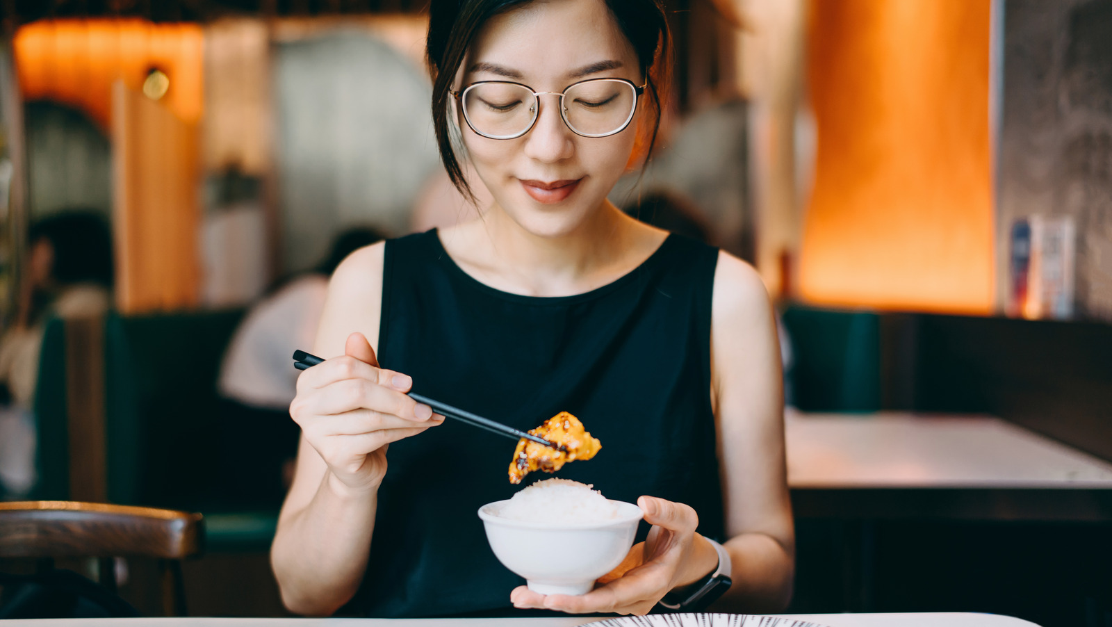 Le Macabre Reason Les touristes devraient éviter de briser cette règle de baguette tacite au Japon