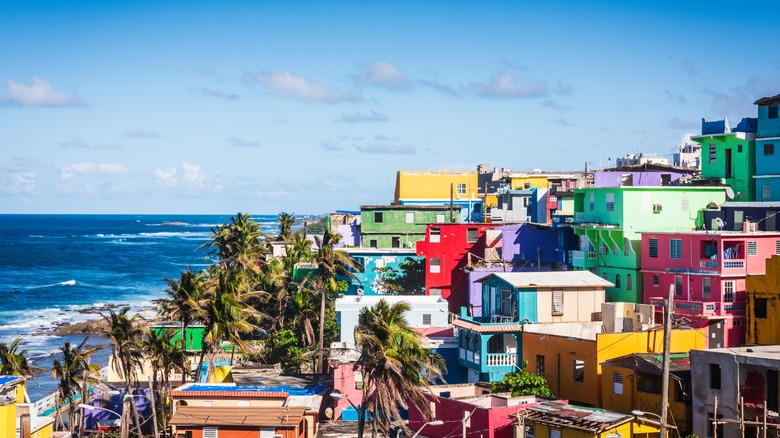 Vue de maisons côtières et côtières dans la ville de Porto Rico