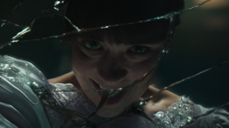 La réflexion maléfique de Judy souriant dans la conjuration: Last Rites