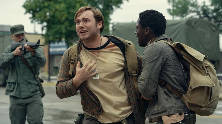 Garraty est soutenu par McVries afin de continuer à marcher dans la longue marche