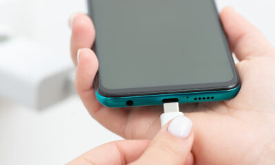 5 choses que vous ne devriez jamais brancher sur les ports USB de votre téléphone (et pourquoi)