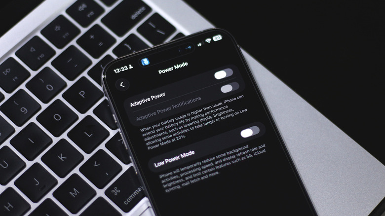 Option d'alimentation adaptative dans iOS 26