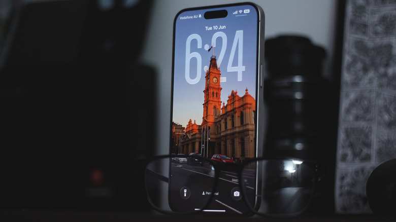 Écran de verrouillage iOS 26 avec ui en verre liquide