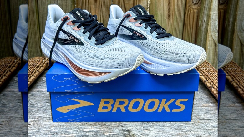 Paire de chaussures fantômes de Brooks assis sur la boîte