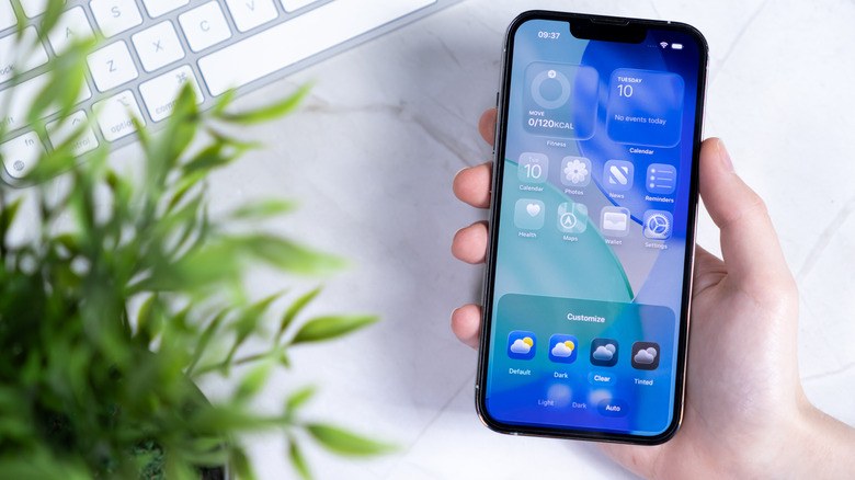 iOS 26 avec une conception en verre liquide avec interface personnalisable