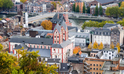 Les touristes voulaient peut-être éviter d'explorer cette belle ville belge animée après la tombée de la nuit
