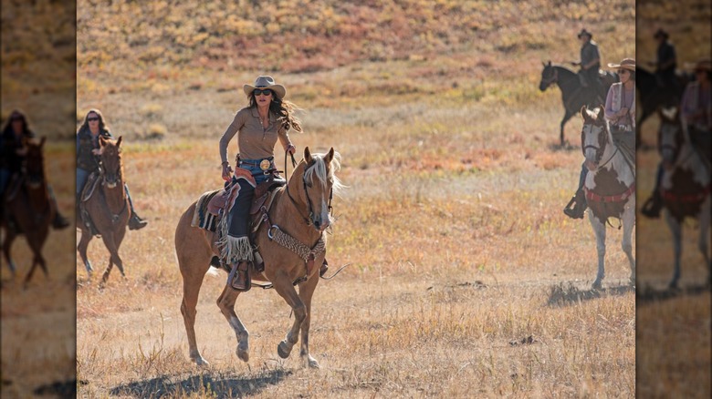 Kristi Noem déguisée en cow-girl