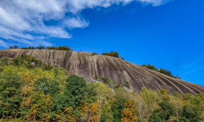 Ce parc de montagne pittoresque en Géorgie propose du camping, de la randonnée et des divertissements en famille