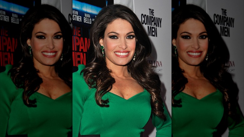 Kimberly Guilfoyle en 2010 avec des cheveux longs et bouclés