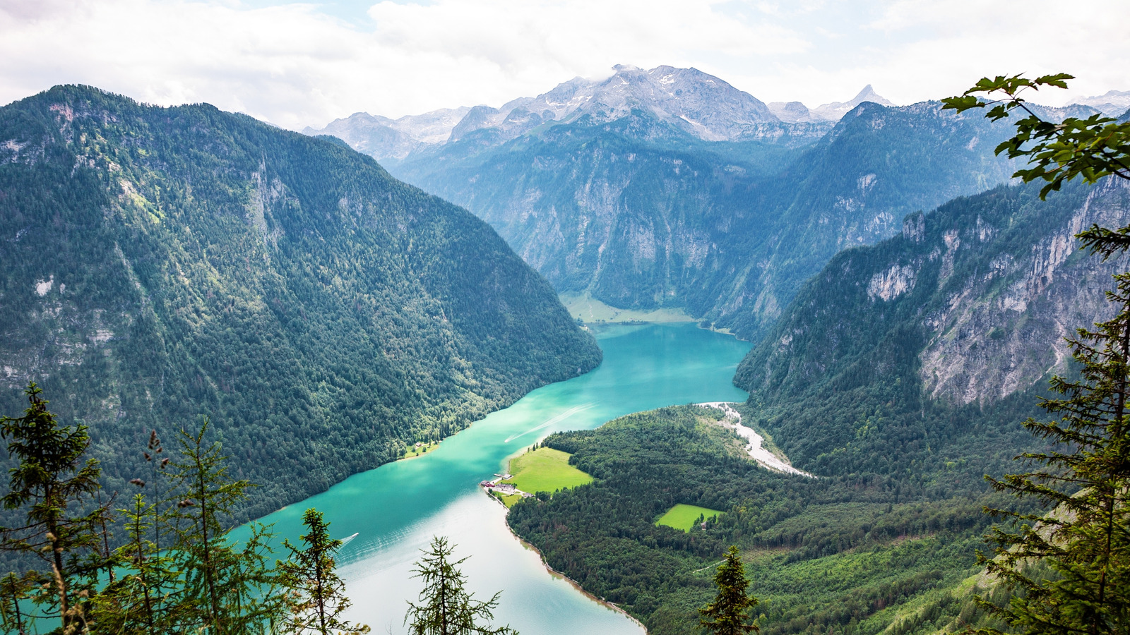 Un parc national européen pittoresque dans les Alpes offre une incroyable excursion en montagne