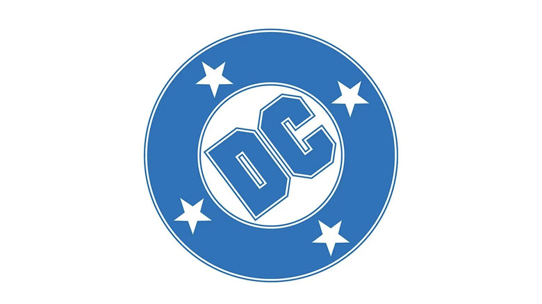 Le logo bleu DC Comics sur fond blanc