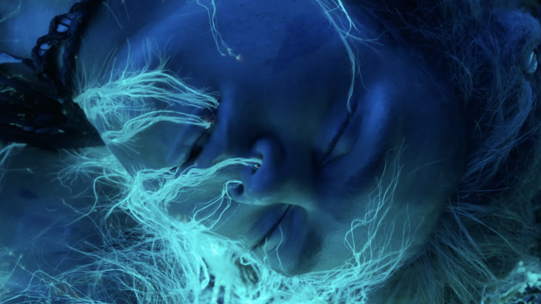 Spider ne fait plus qu'un avec Eywa dans Avatar : Fire and Ash