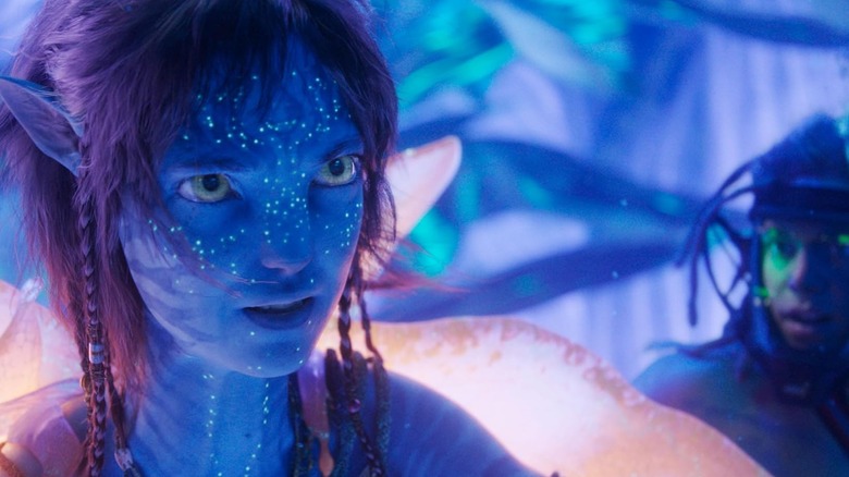 Araignée regardant Kiri dans Avatar : Feu et Cendre