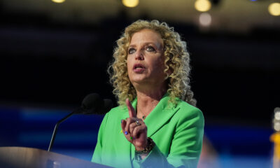 La représentante Debbie Wasserman Schultz a dénoncé le compliment détourné que chaque fille bouclée a entendu