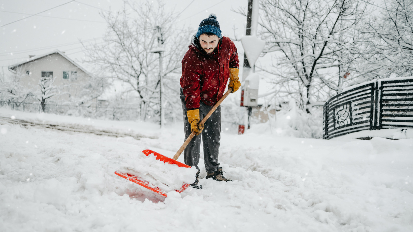 La raison troublante pour laquelle pelleter la neige est plus dangereux que vous ne le pensiez