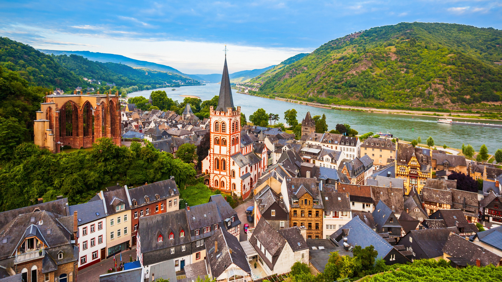 Rick Steves dit que cette ville fluviale sur le Rhin est connue pour son vin et son « pittoresque capsule temporelle »