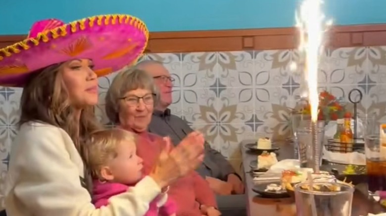 Kristi Noem fête son anniversaire dans un restaurant mexicain