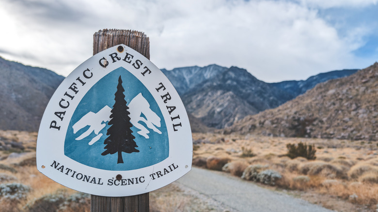 Un panneau sur Pacific Crest Trail