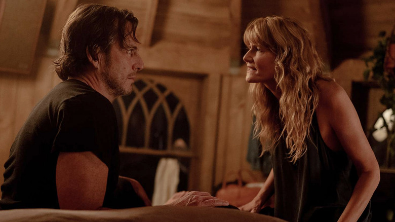 Alex (Will Arnett) et Tess (Laura Dern) se disputent dans une chambre dans Is This Thing On ?