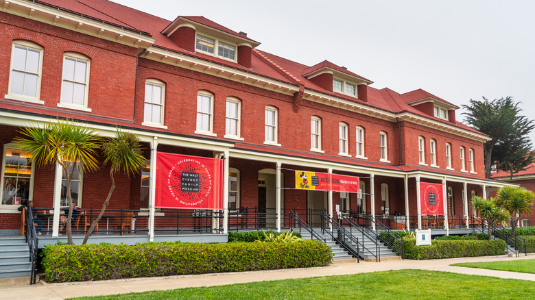 Vue de l'extérieur du Walt Disney Family Museum