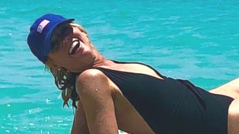 Pam Bondi sur un paddleboard