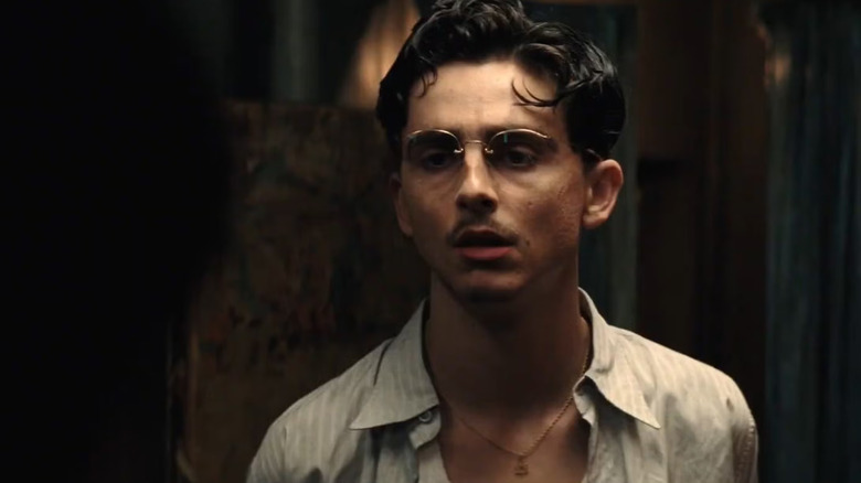 Marty Mauser brûle la bougie par les deux bouts dans Marty Supreme