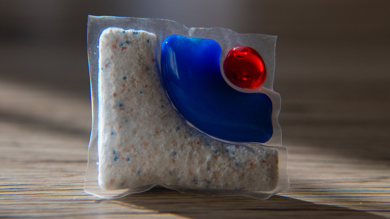 dosette de détergent pour lave-vaisselle simple