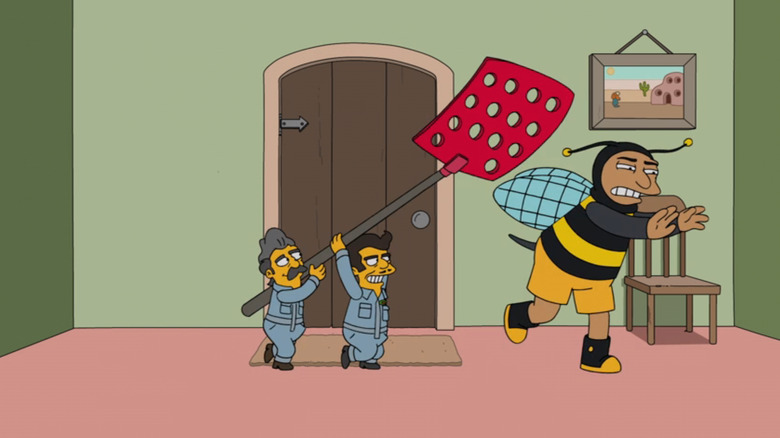Bumblebee Man poursuivi par deux acteurs avec une tapette à mouche géante dans Les Simpsons