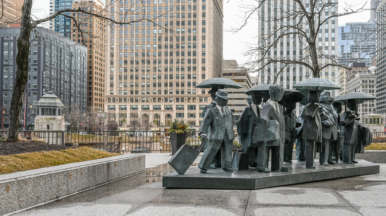 Les sculptures Gentlemen sur la place AMA à Chicago
