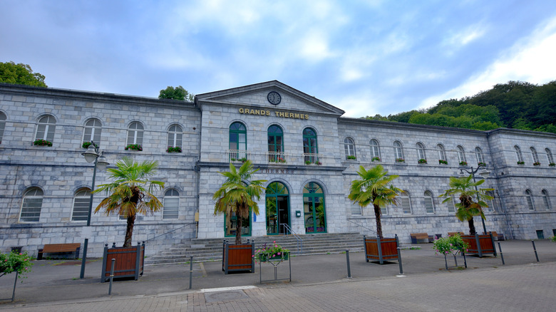 Extérieur des Grands Thermes à Bagnères-de-Bigorre, France