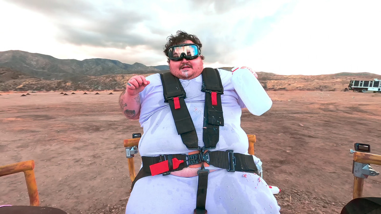 Zach Holmes sur le Vomitron dans Jackass Forever