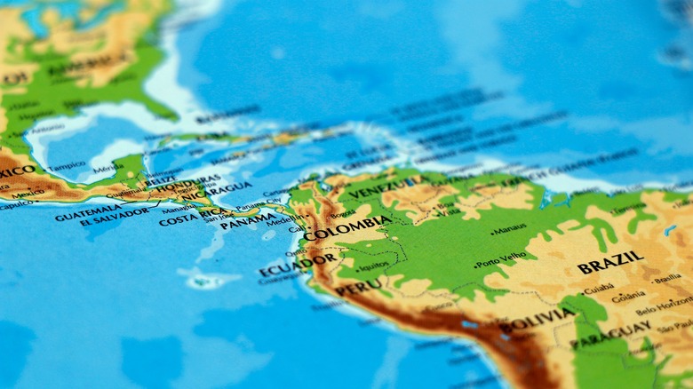 Carte de l'Amérique centrale, avec les pays étiquetés et le Panama au centre