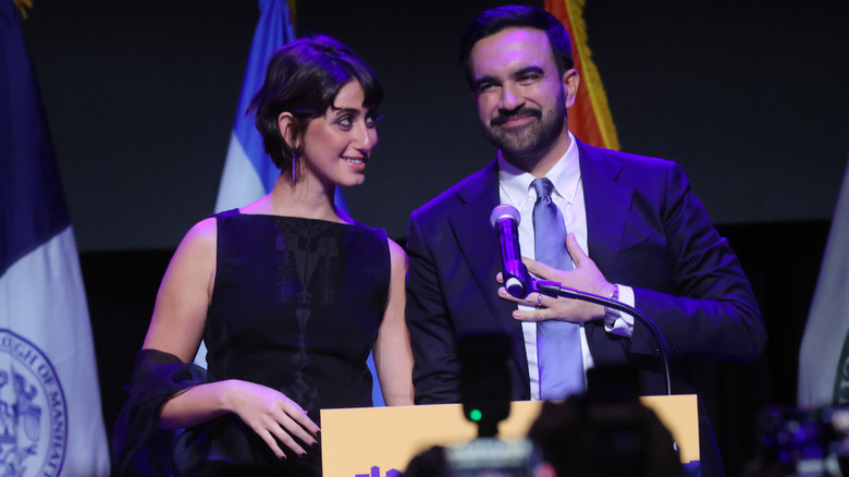 Zohran Mamdani et son épouse Rama Duwaji célèbrent sa victoire à la mairie en novembre 2025