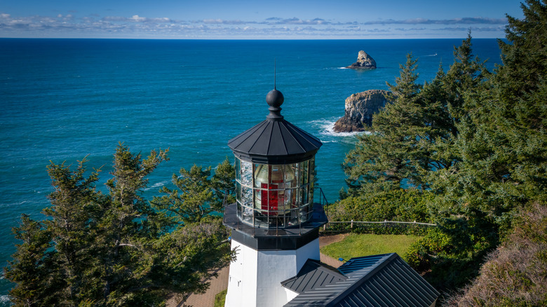 Le phare de Cape Meares à Cape Meares, Oregon