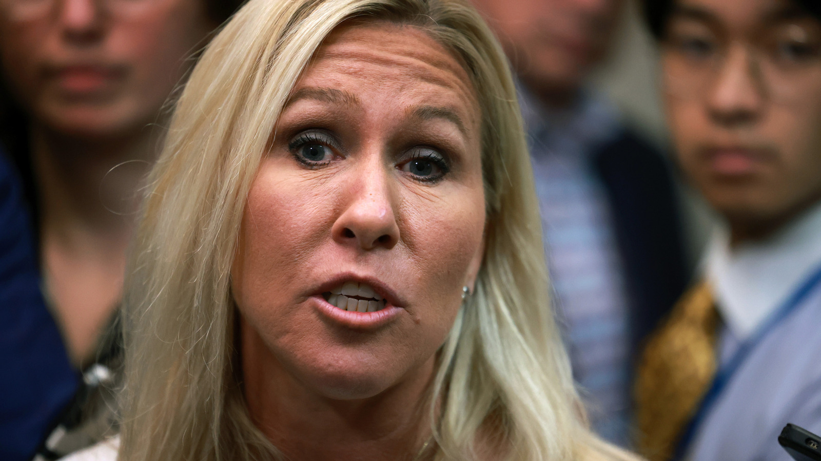 La transformation massive de Marjorie Taylor Greene ne peut être niée sur ces photos côte à côte