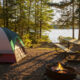 5 essentiels de camping dont vous souhaiterez toujours avoir apporté plus
