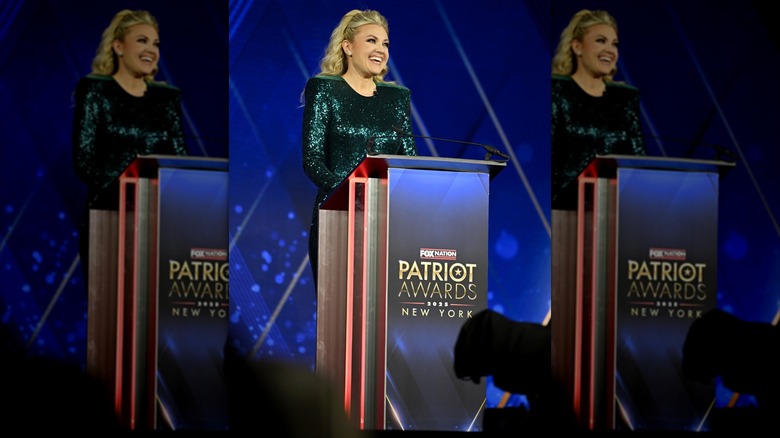 Erika Kirk dans une combinaison à sequins verts