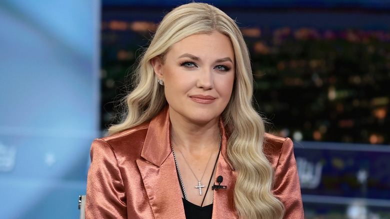 Erika Kirk souriante