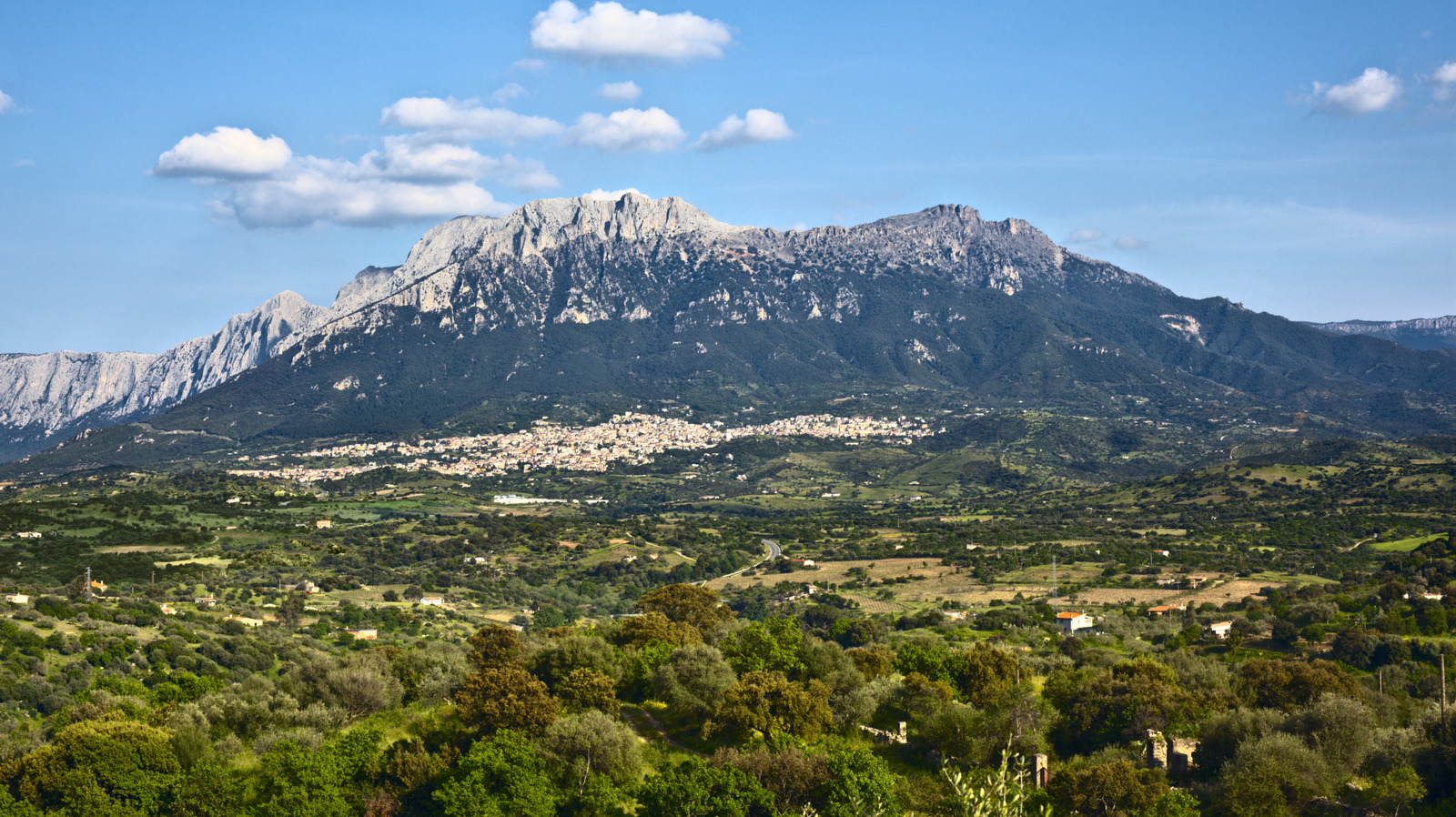 La magnifique chaîne de montagnes italienne offre de nombreux sentiers de randonnée et une beauté préservée