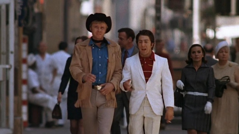 Joe Buck et Ratso marchent ici dans Midnight Cowboy