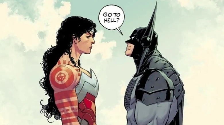 Couverture d'Absolute Batman #16 - Wonder Woman et Batman se regardent face à face, Batman demandant 