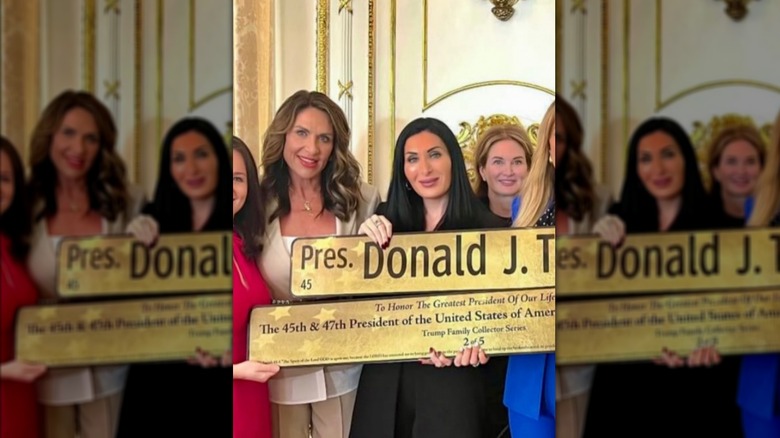 Laura Loomer aux côtés d'amis à Mar-a-Lago en 2025