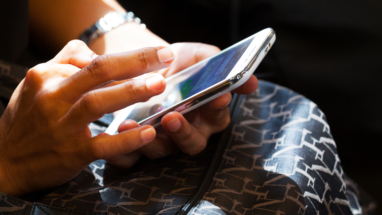 Samsung présente une nouvelle fonctionnalité de confidentialité qui empêchera la surveillance en public