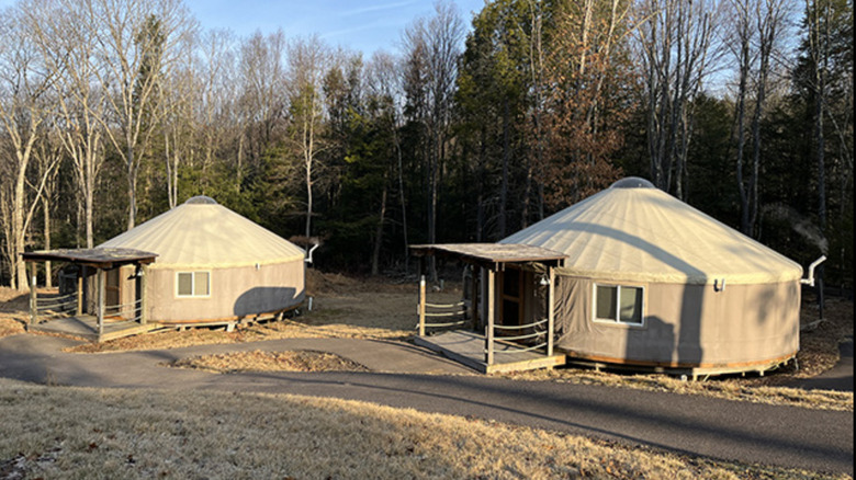 les yourtes disponibles pour camper au Savage Highlands State Park