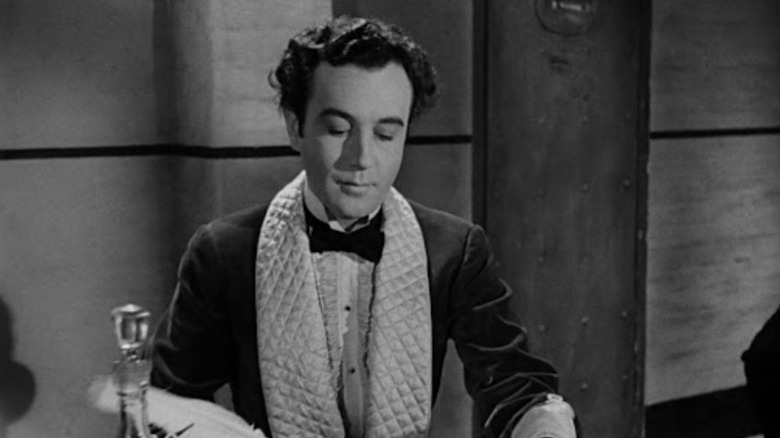 Louis Mazzini écrit ses mémoires en attendant son exécution dans Kind Hearts et Coronets