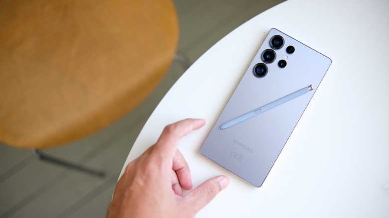 Galaxy S25 Ultra avec son stylet